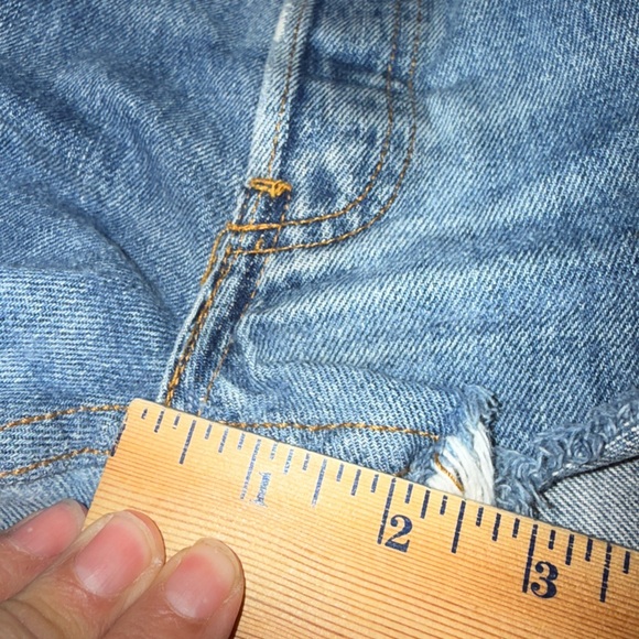 Re/done Levi’s cut off shorts raw hem - Picture 4 of 6